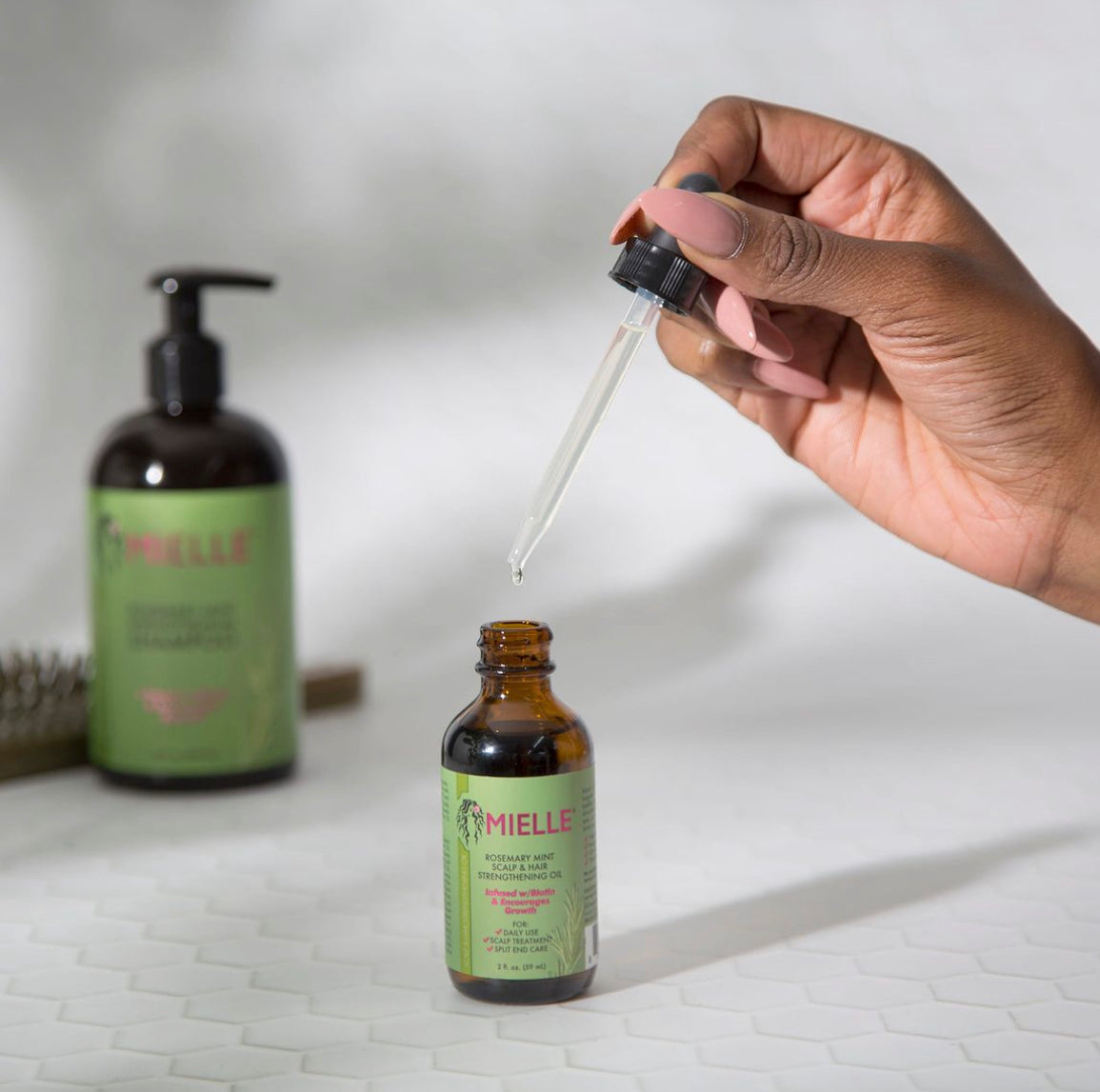 Mielle Organics - Rosemary Mint - Scalp & Hair Strengthening Oil (Elixir d'huiles pures)